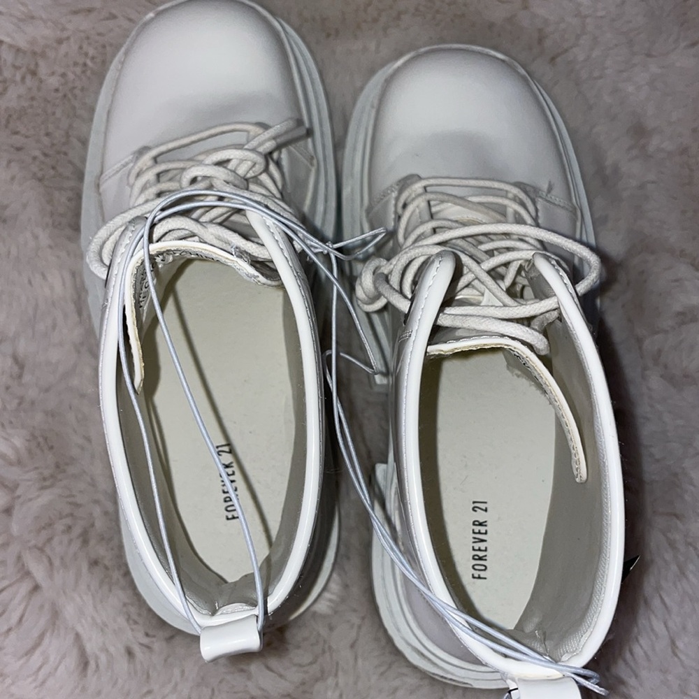 Chunky white patent lace up boots 7.5 - Picture 3 of 4